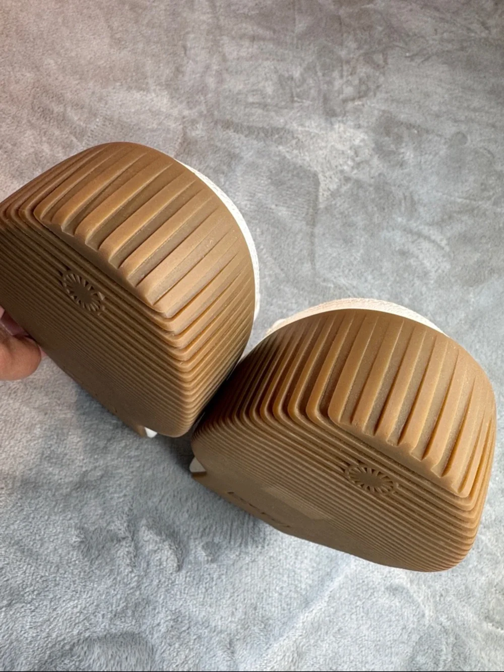 NWOT UGG Ez-Duzzit T-Strap Sneakers - Picture 7 of 12